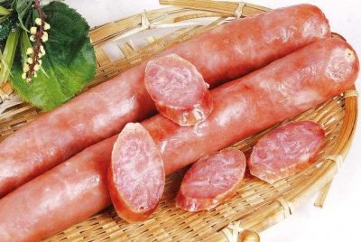 ​做香肠，究竟是蒸是煮？第一步就犯“忌讳”，难怪做出来又干又硬