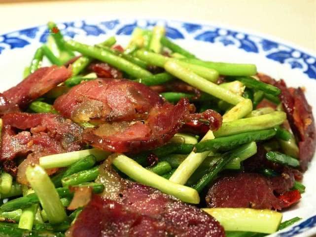 做香肠,究竟是蒸是煮?第一步就犯“忌讳”,难怪做出来又干又硬