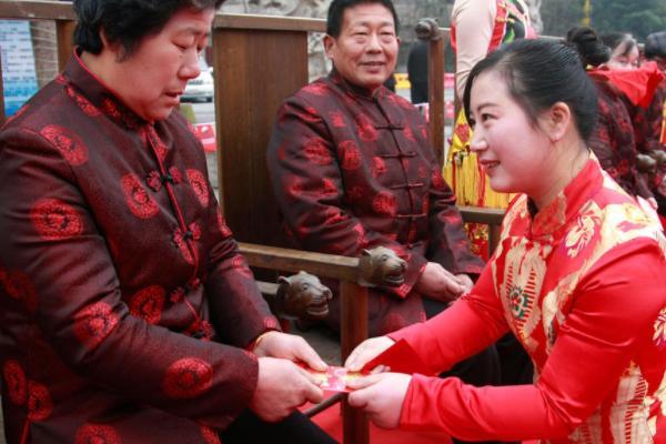 作为一个晚辈，多大就不该收压岁钱了，专家说出他的看法