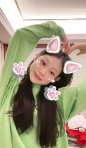 ​小沈阳15岁女儿近照惊艳！颜值逆袭身材高挑，网友：国际范十足