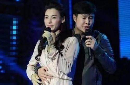 盘点6大女星衣扣突然崩开，“胸前失守”显尴尬！