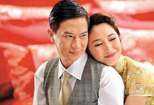 她当红时嫁给穷小子，丈夫不负众望获七影帝，54岁短发干练气质佳