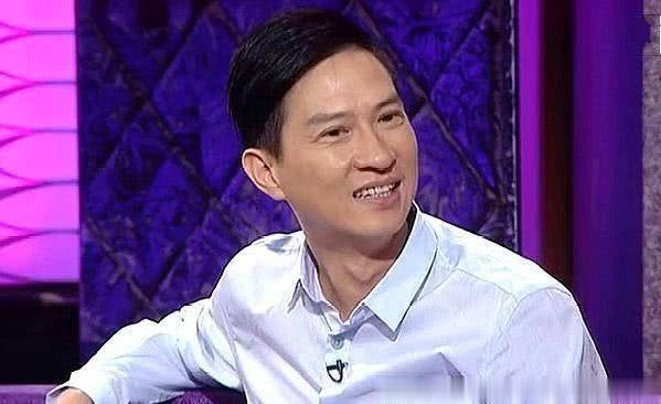 她当红时嫁给穷小子，丈夫不负众望获七影帝，54岁短发干练气质佳