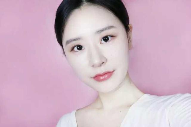 “丹麦天使”素颜似路人，妆后却变仙女！