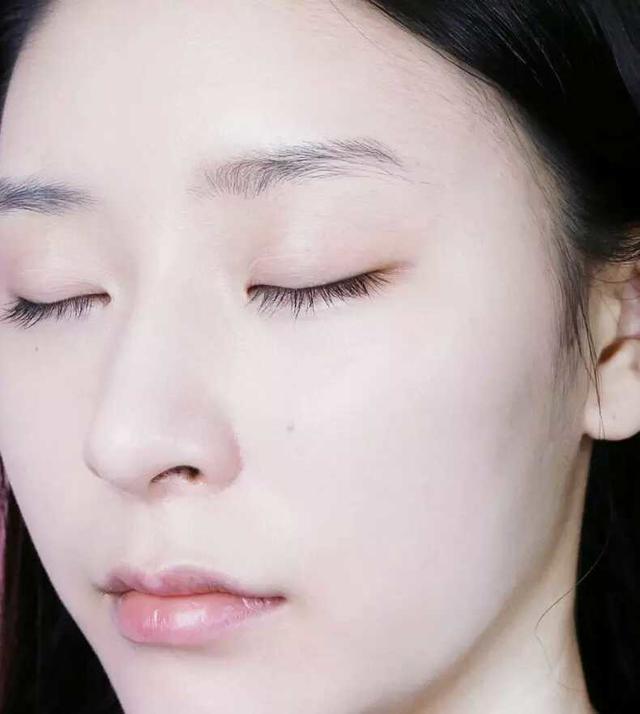 “丹麦天使”素颜似路人，妆后却变仙女！