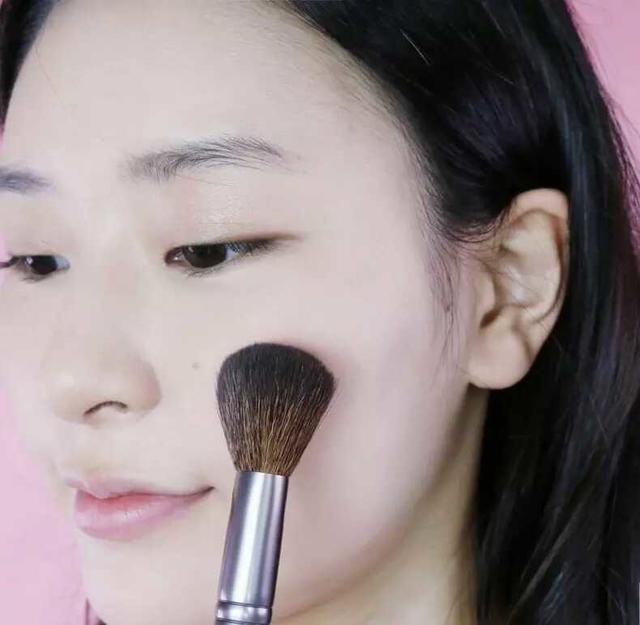 “丹麦天使”素颜似路人，妆后却变仙女！