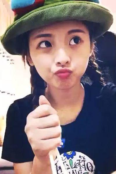 “村花”杨超越旧照曝光，被疑整容，网友回复真相了！