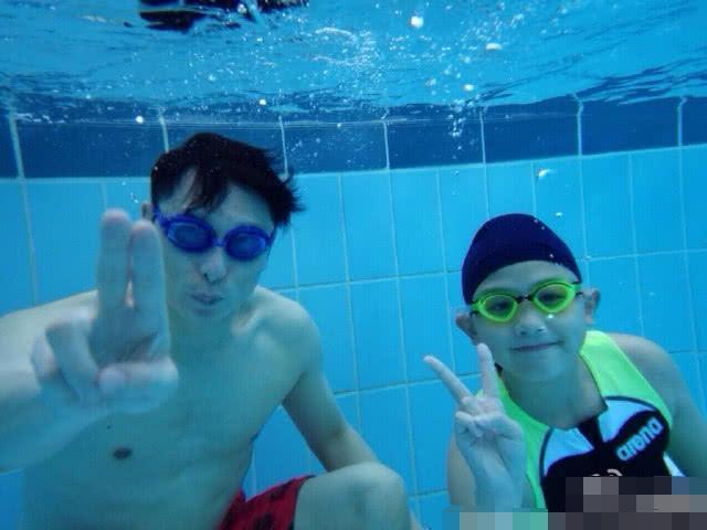 “悲情男主”谢祖武圈外老婆罕见曝光，肤白貌美不输女明星