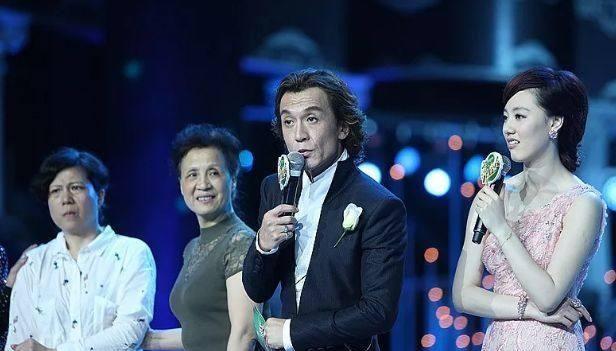 哈文母女俩搬回北京豪宅,发文称女儿像自己,家中装修一如既往