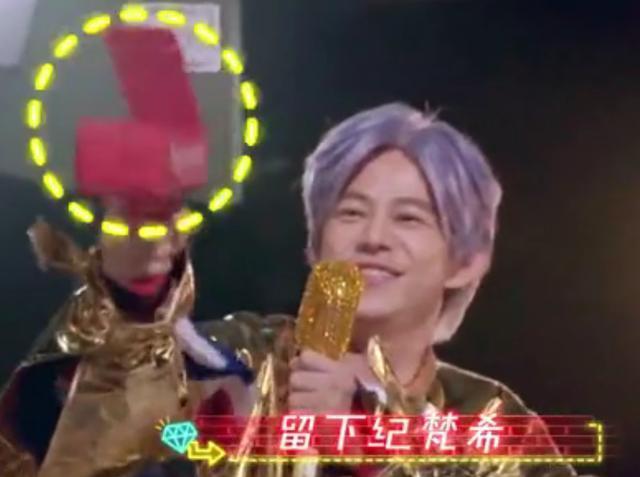 湖南台元宵晚会,何炅化身《明星大侦探》中何美男献唱,上热搜!