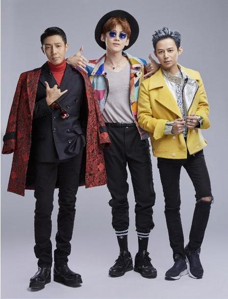 湖南台元宵晚会,何炅化身《明星大侦探》中何美男献唱,上热搜!