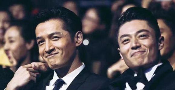 湖南台元宵晚会,何炅化身《明星大侦探》中何美男献唱,上热搜!