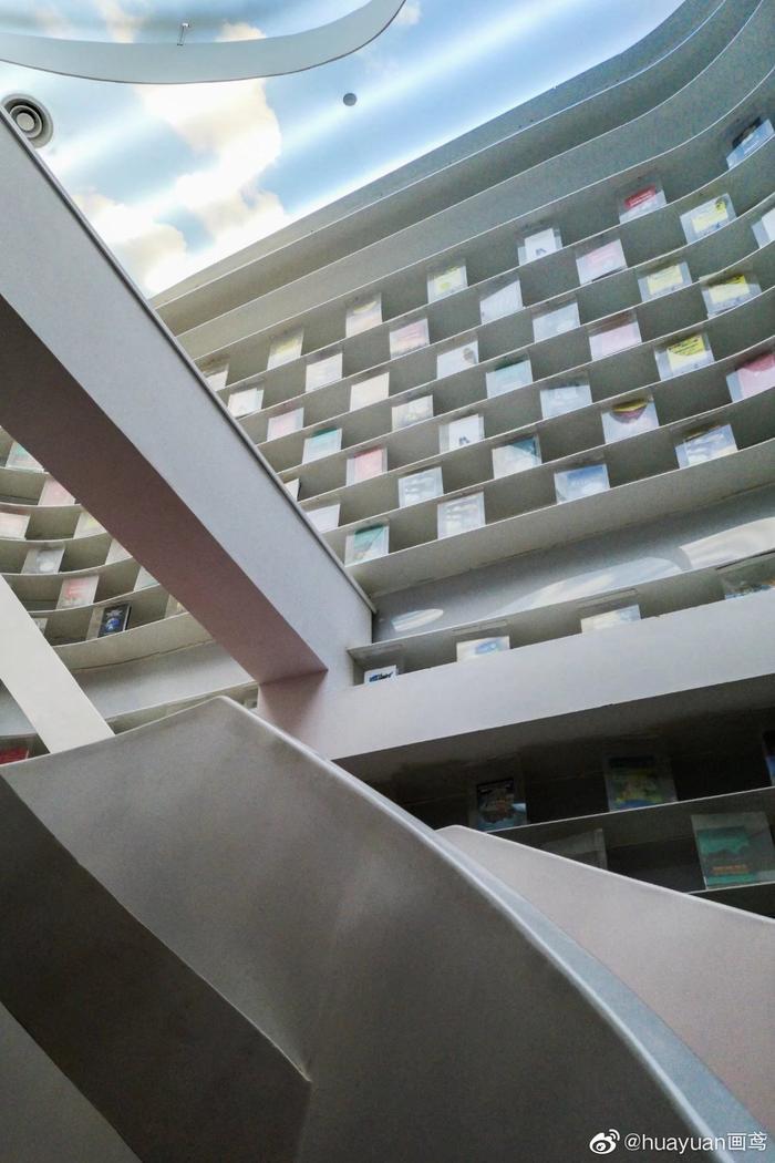 钟书阁—梦幻圣洁的书香天堂