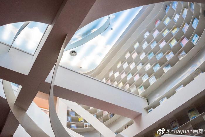 钟书阁—梦幻圣洁的书香天堂