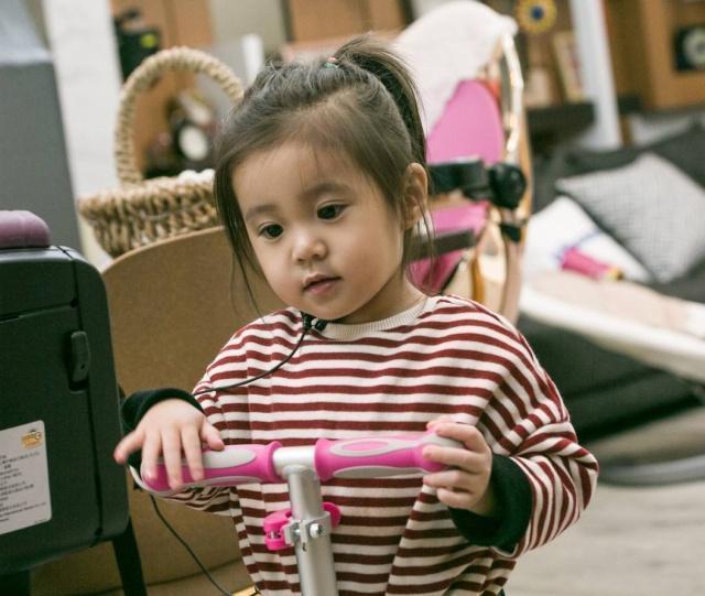 星二代户口本上的大名：嗯哼的霸气，甜馨的淑女，陈睦辰有意义