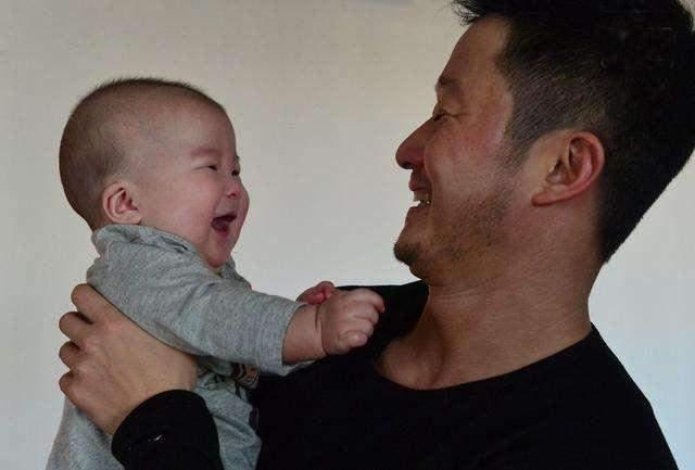 星二代户口本上的大名：嗯哼的霸气，甜馨的淑女，陈睦辰有意义