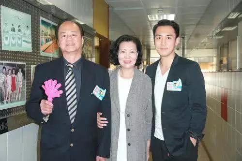 狄龙隐藏39年儿子曝光，原来是我们熟悉的男演员，父子俩长得太像