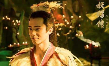 刘昊然与《妖猫传》黑猫再合照, 两次对比感觉不一样!！