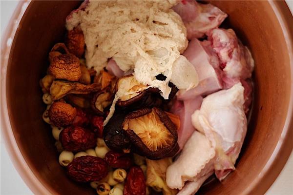 姬松茸炖鸡的做法 养生姬松茸鸡汤 姬松茸炖鸡的做法 养生姬松茸鸡汤