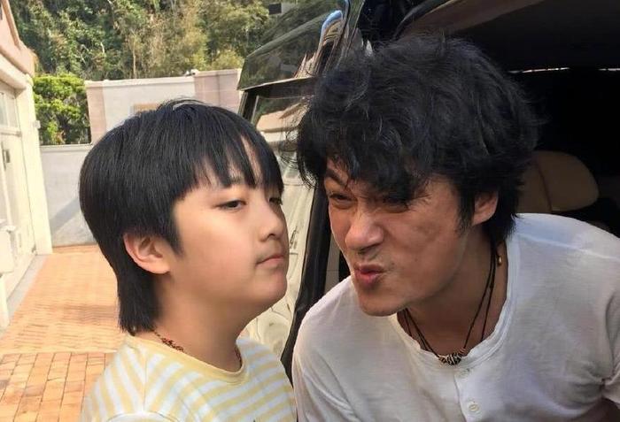 吴镇宇儿子费曼“整容式”长大！11岁近照曝光后，网友们沉默了