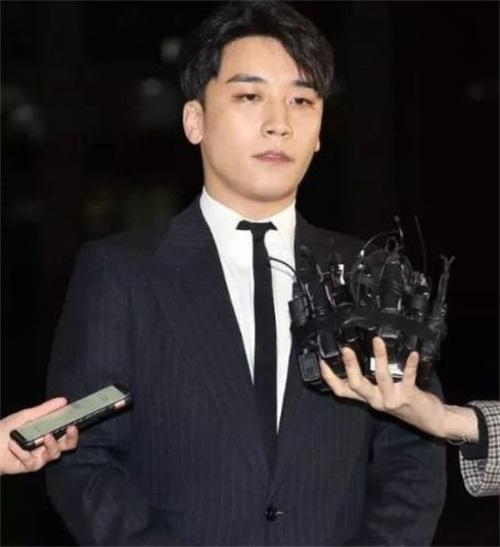 言承旭回应参加胜利私人派对：不知道胜利也在现场！
