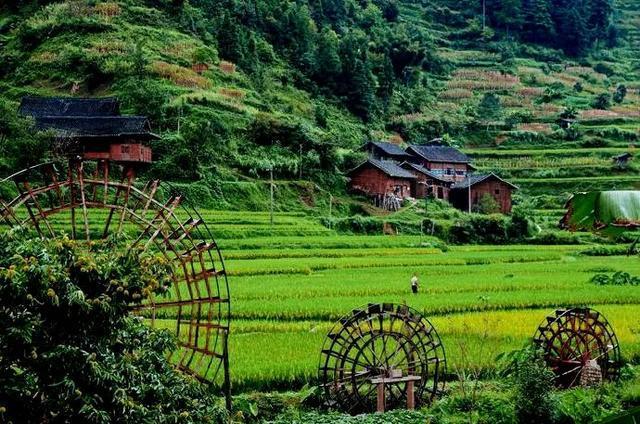 一个充满诗意栖息之地的休闲苗族村寨——昂英村