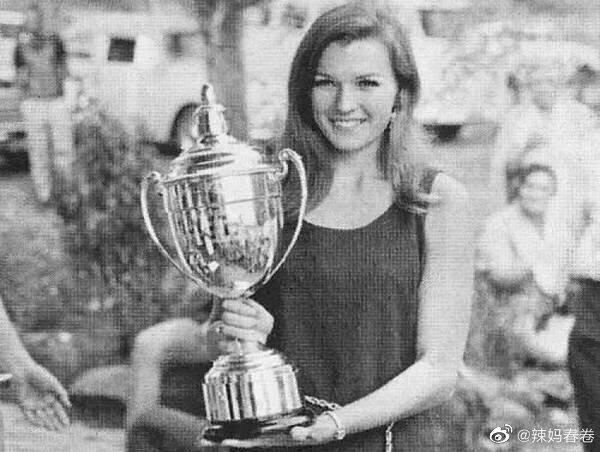 又美又飒！马斯克老妈的人生比他儿子还传奇！