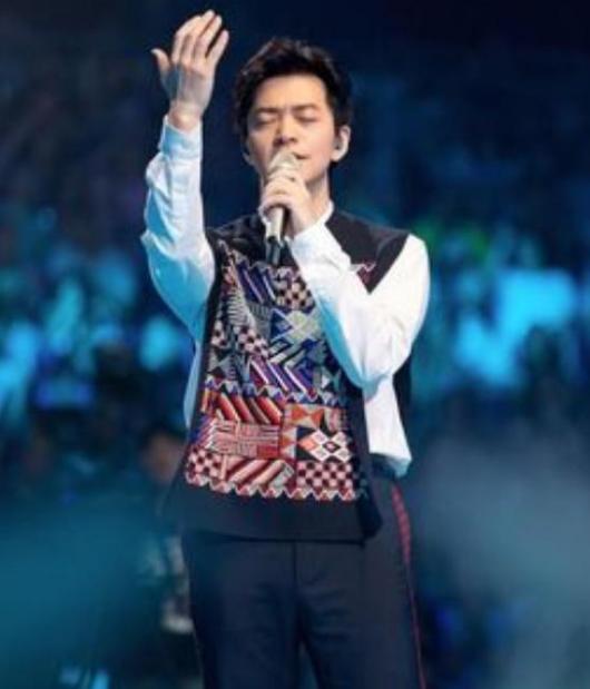 李健老婆身份曝光，看了你都不相信！网友：也就只有李健配得上了