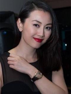 她被誉为“3D女神”，为住豪宅拍《鸭王》爆红，今35岁风韵犹存