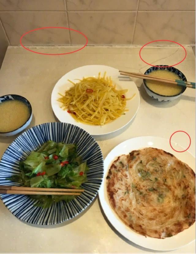 袁立婚后，住烂尾楼拥挤不堪,家具简陋阳台杂乱