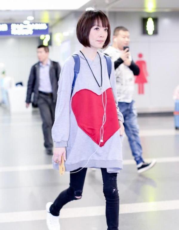 49岁陈鲁豫剪掉十年长发真年轻，剪短发小方脸变瓜子脸，美爆了