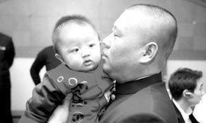 于谦13岁儿子罕见曝光，长相帅气