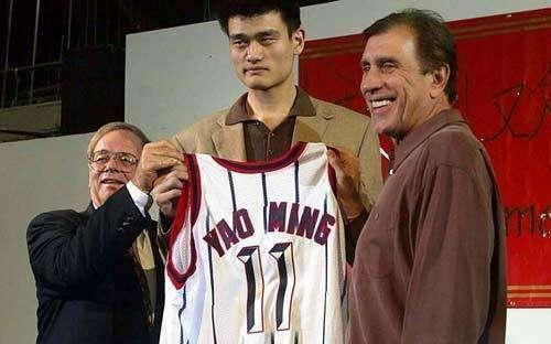 姚明恩师、执教火箭获两连冠，却像极了“NBA版村上春树”