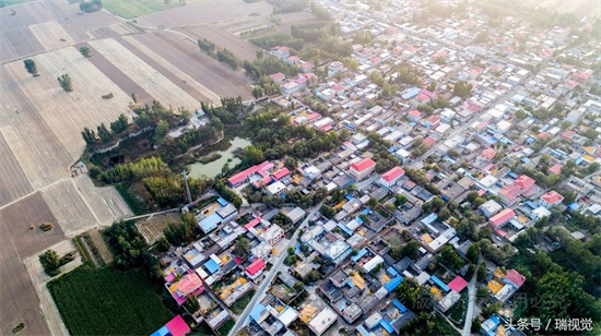 无人机航拍河北省安新县大王镇：房屋如火柴盒 土地开阔平坦
