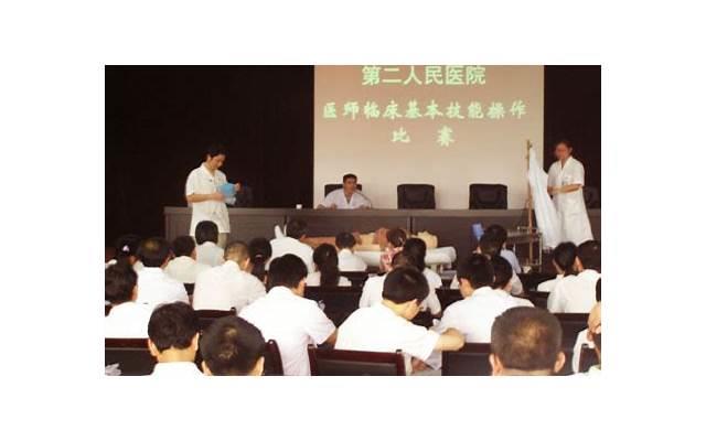 丈夫被妻子打进医院 妇联:属家暴 妻子说：我不会惯着他