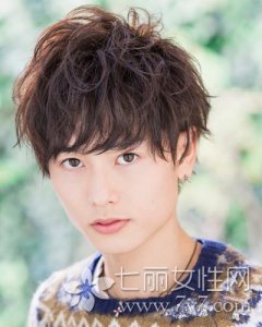 ​男生斜刘海发型图片 人气爆棚刘海发型强势来袭