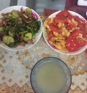 ​一对小夫妻的幸福生活