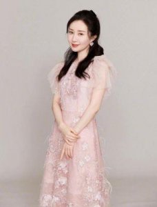 ​宋祖儿表姐舒畅深夜发文，爆出各种内涵黑料，或涉及调查问题与《好声音》有关