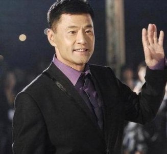 ​硬汉于荣光，结婚30年无绯闻，晚年生活凄凉