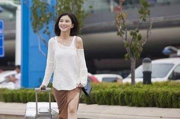 王宝强与熊乃瑾真在一起了?网友:马都不会骑,你斗得过熊吗?