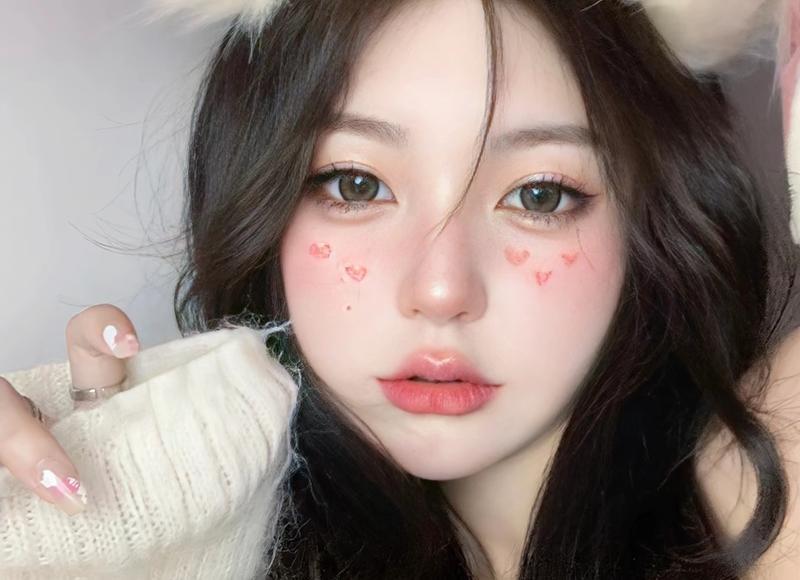 同学会，丈夫初恋借酒起哄索吻，妻子不吵不闹反击，赢得全场掌声