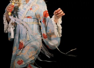 ​女生和前任同居过，我一想到这事心里就难受，怎么破？