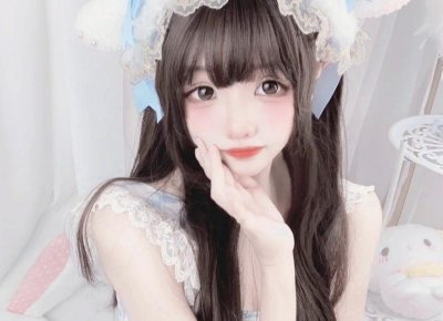 ​女生自摸也会看色色的小电影么