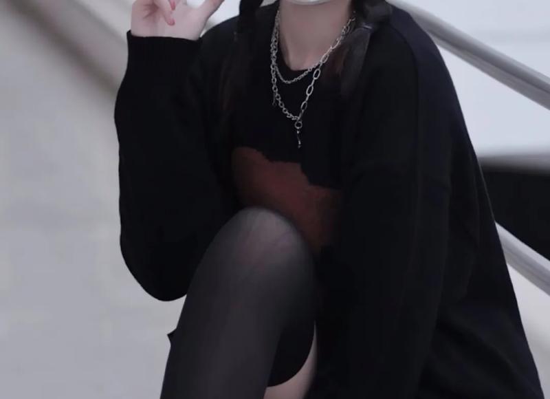 男孩子们福利哦 怎么和女孩子聊天她才会开心