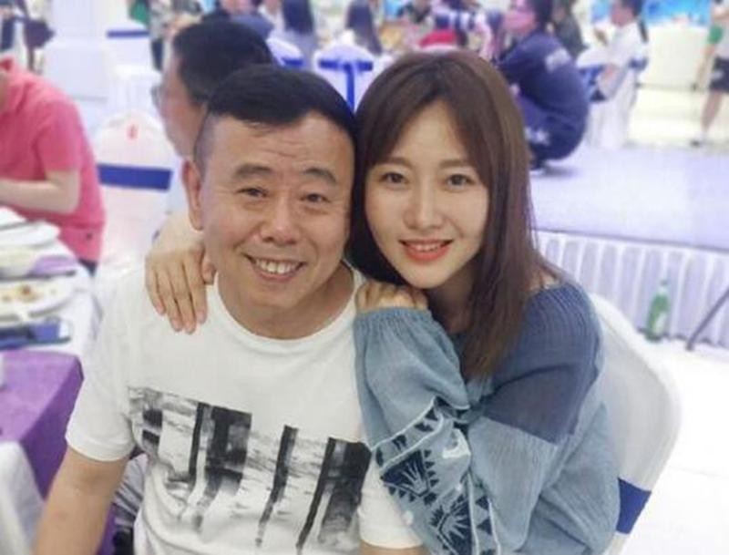 潘长江拍戏受伤,无奈生日之际瘫坐轮椅,性情乐观依旧是个老顽童