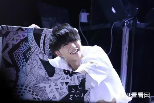 华晨宇富二代生活照家庭背景资料曝光 华晨宇妹妹华晶晶照片