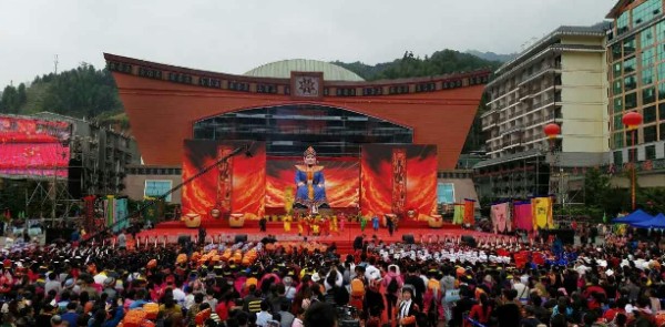 花炮节望果节开斋节火把节泼水节,我知道很多关于少数民族的节日如火把节泼水节鲜花节图6