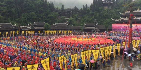 花炮节望果节开斋节火把节泼水节,我知道很多关于少数民族的节日如火把节泼水节鲜花节图5