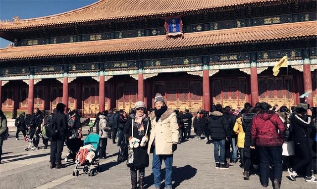 大龄剩女“周海媚”晒3岁旧照，还给父母写了这样一封信