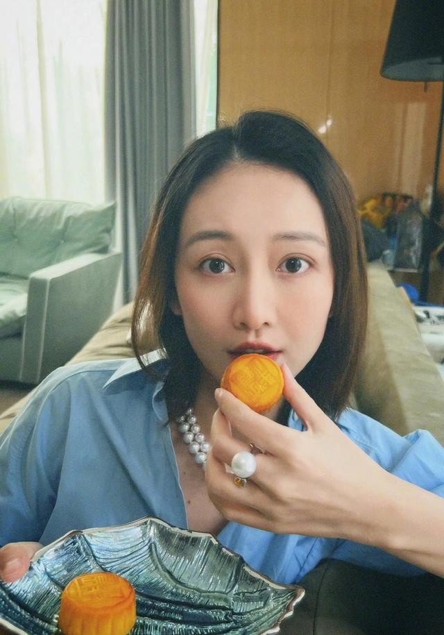 王鸥复工晒美照 此前被曝怀孕生子孩子对象是何九华?